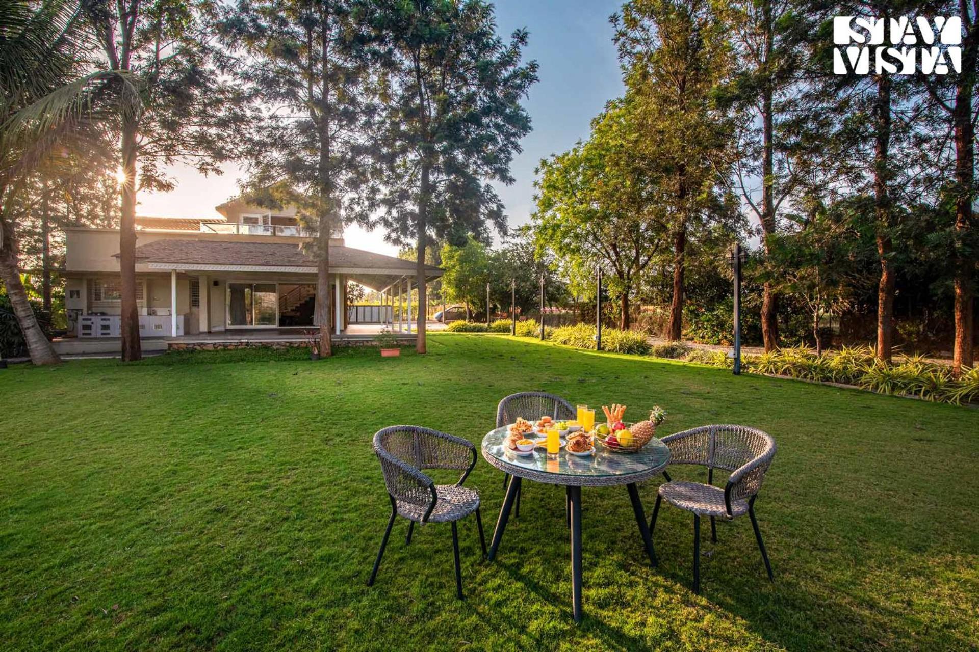 Stayvista'S Silver Grove - Serene Haven With Expansive Lawn & Terrace Нашик Екстериор снимка