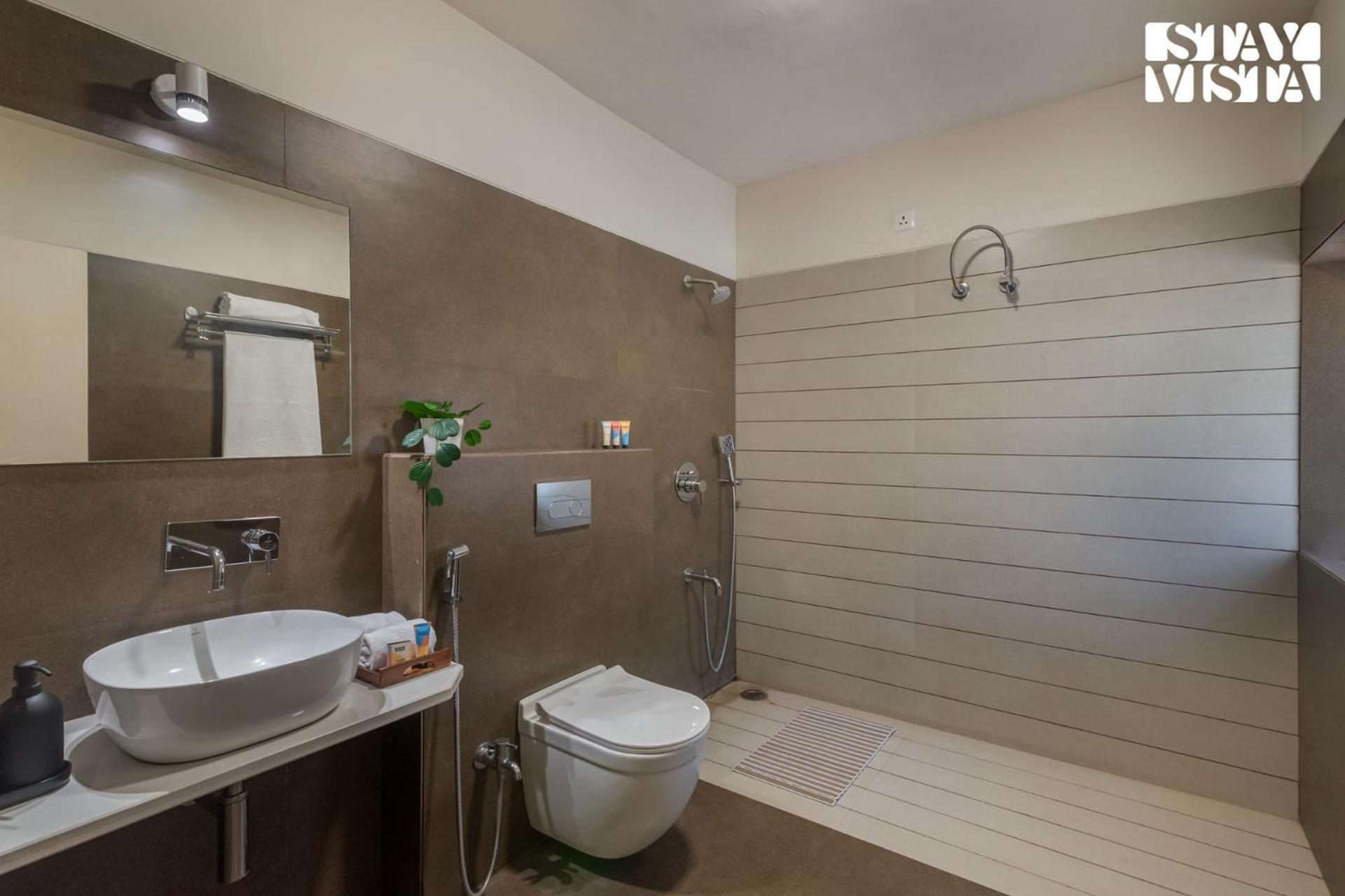 Stayvista'S Silver Grove - Serene Haven With Expansive Lawn & Terrace Нашик Екстериор снимка