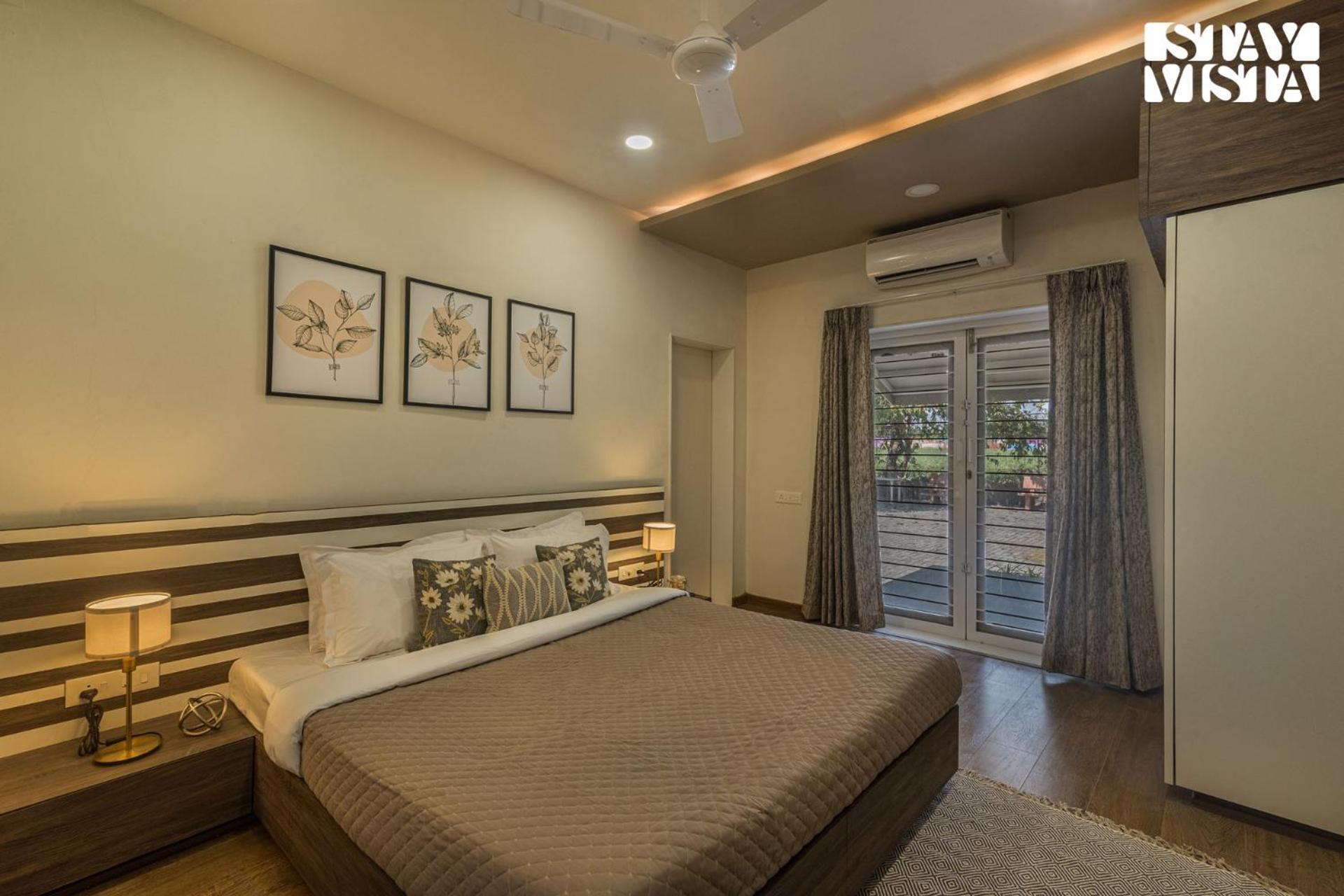 Stayvista'S Silver Grove - Serene Haven With Expansive Lawn & Terrace Нашик Екстериор снимка