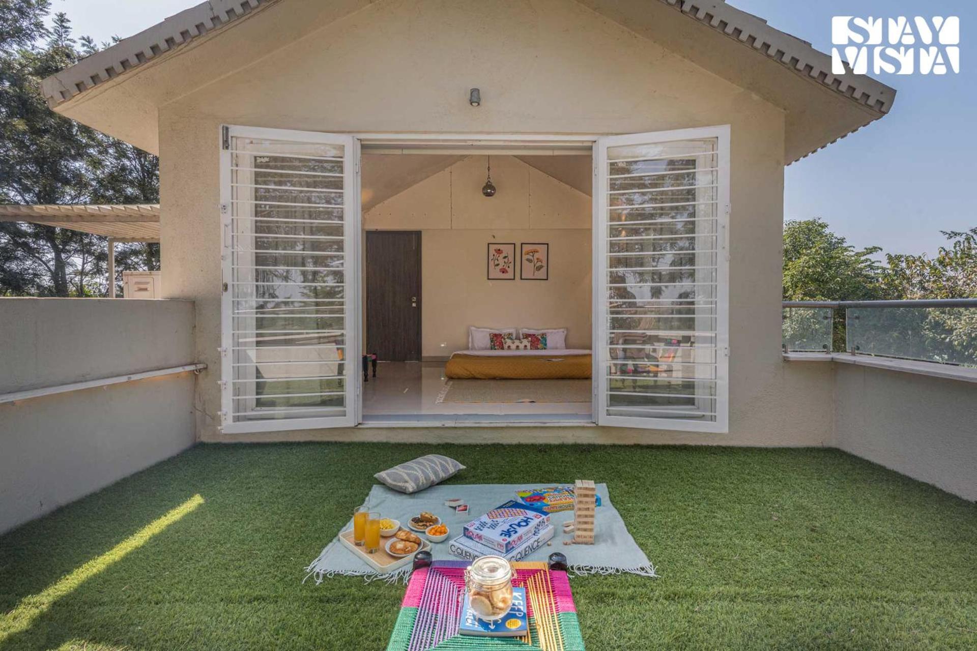 Stayvista'S Silver Grove - Serene Haven With Expansive Lawn & Terrace Нашик Екстериор снимка
